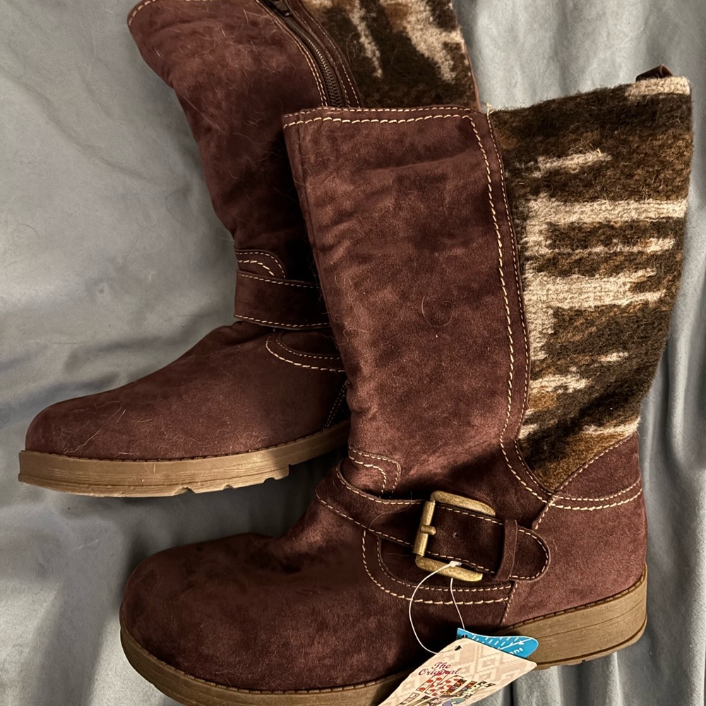 🥶❄️ BRAND NEW Women’s Muk Luks Boots 8.5